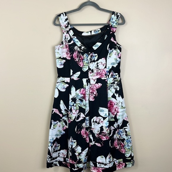 Floral WHBM Dress - Picture 3 of 5